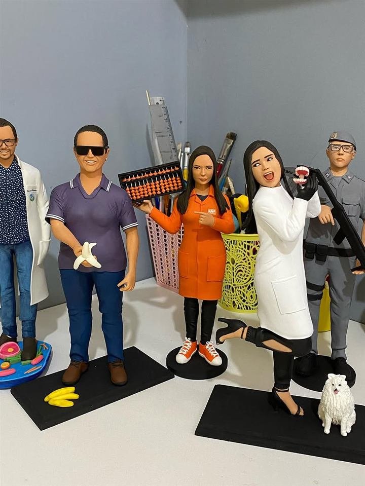 Miniaturas 3D de diferentes profissões e estilos, lado a lado